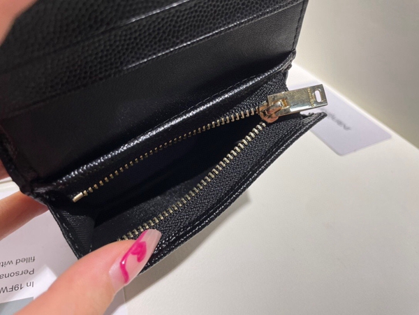 イヴサンローラン財布角部分ディテール